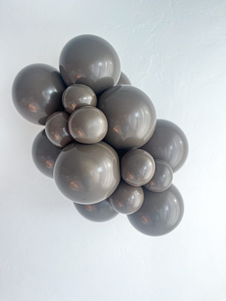 TUFTEX Cocoa balloons – inflated color cluster