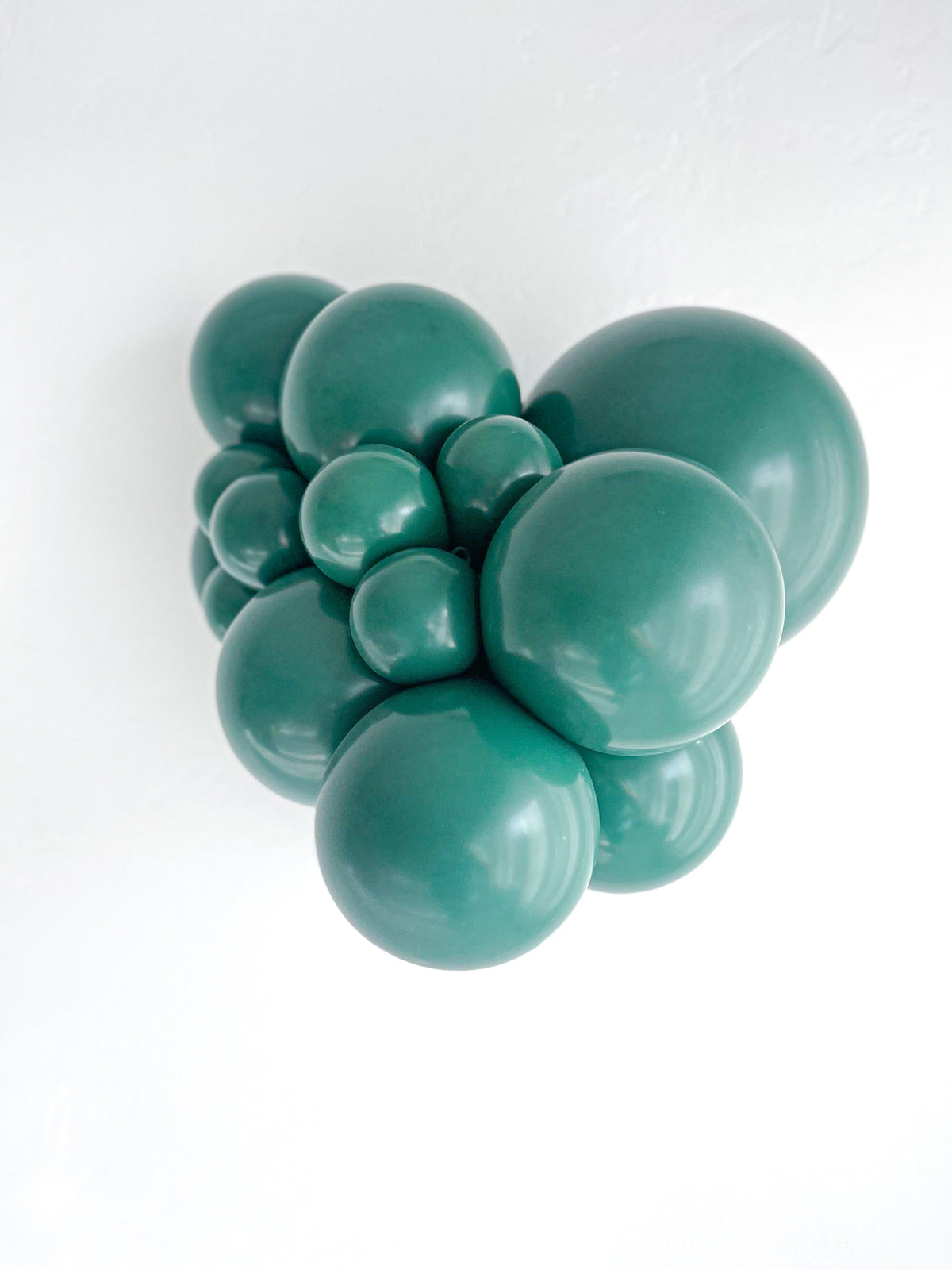TUFTEX Evergreen balloons – inflated color cluster