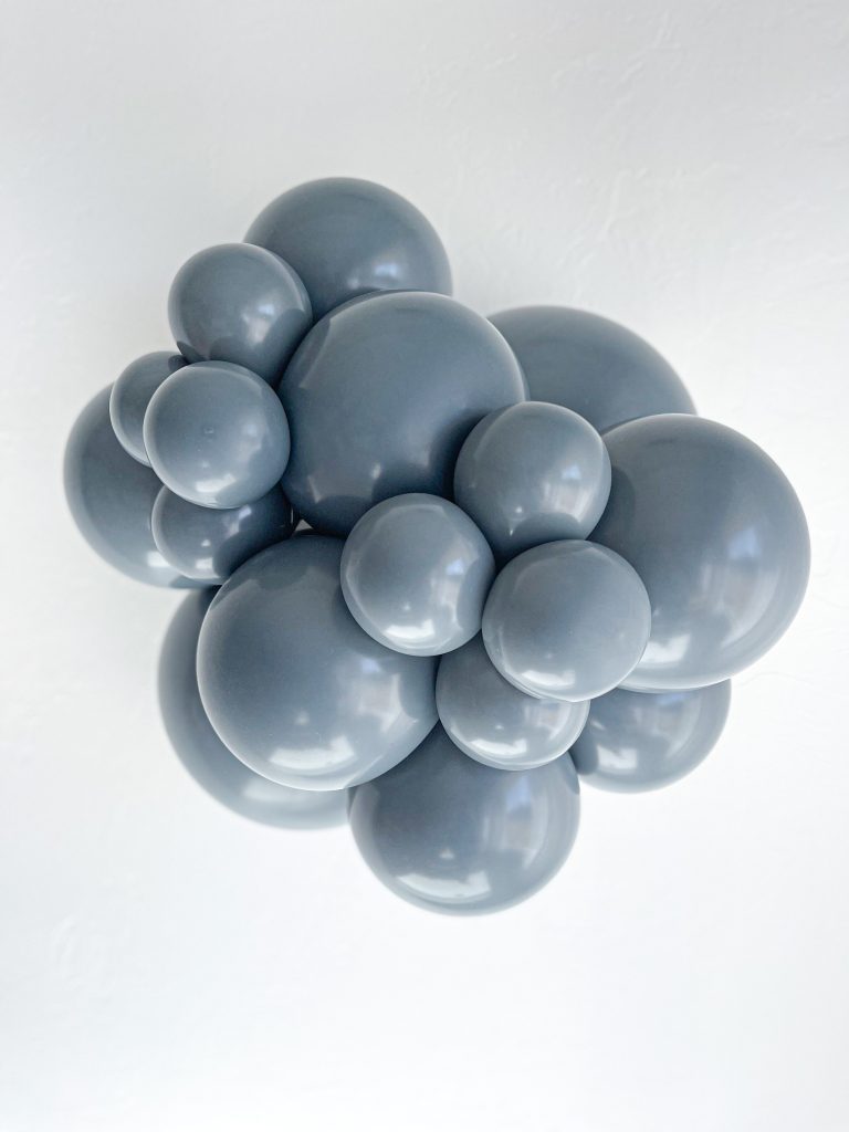 TUFTEX Gray Smoke balloons – inflated color cluster
