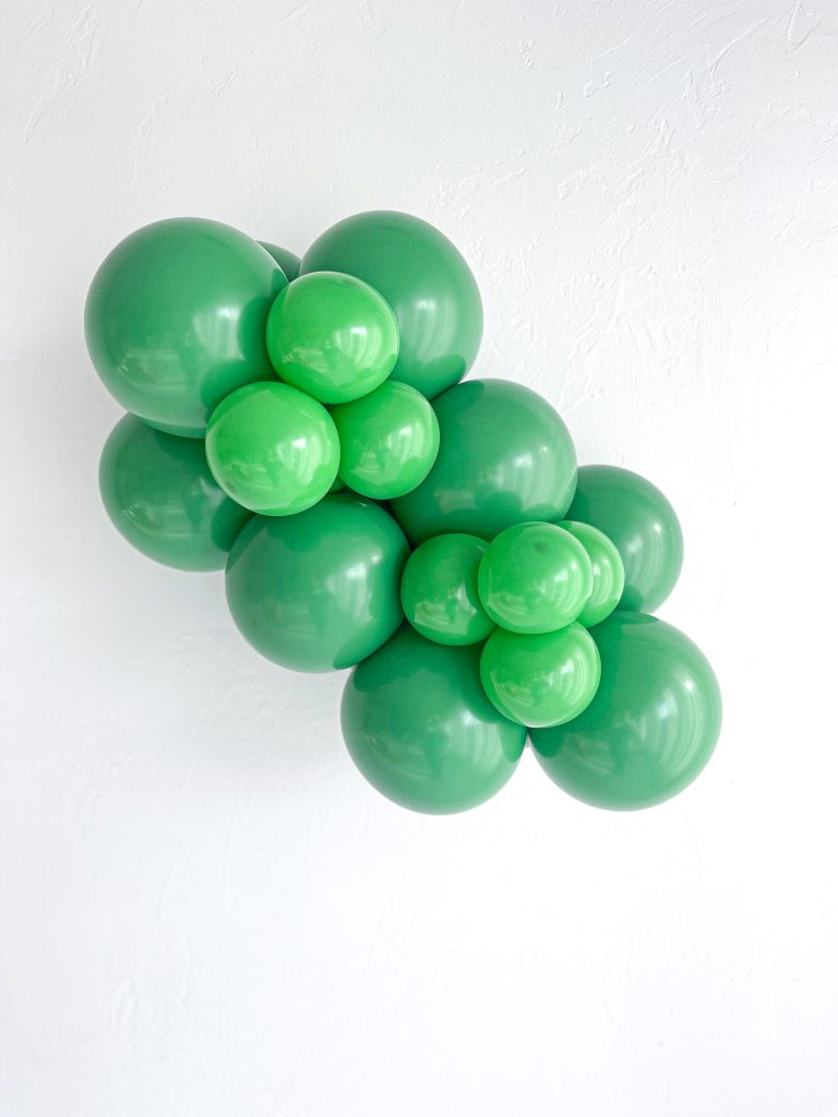 TUFTEX Green balloons – inflated color cluster