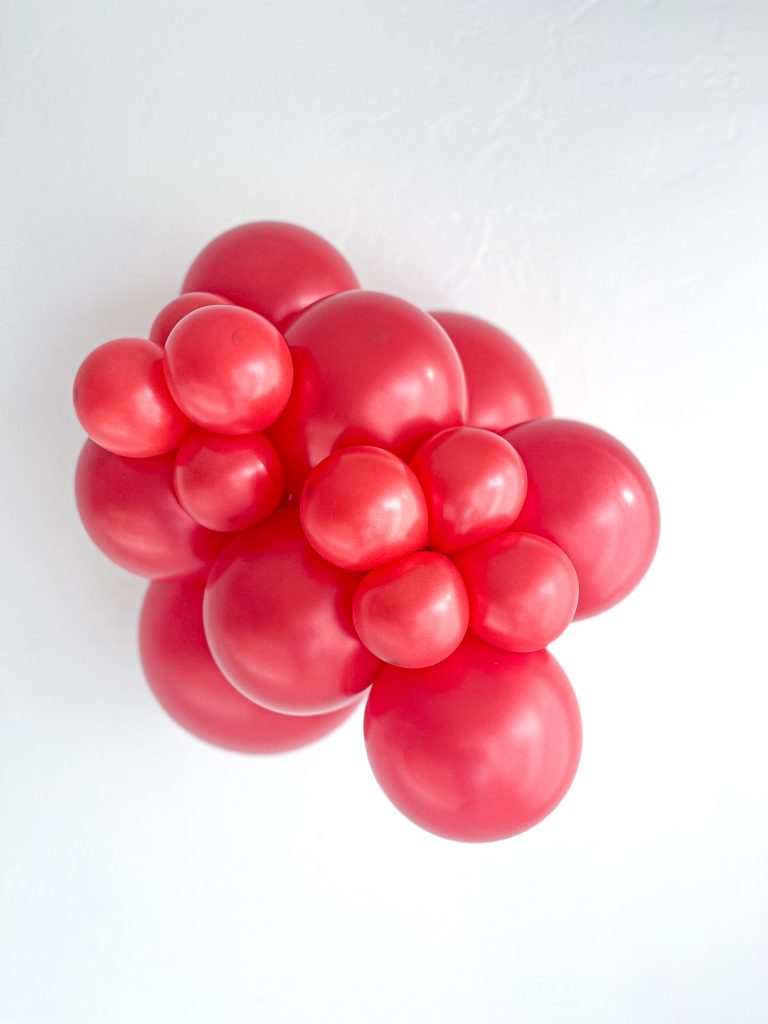 TUFTEX Metallic Starfire Red balloons – inflated color cluster