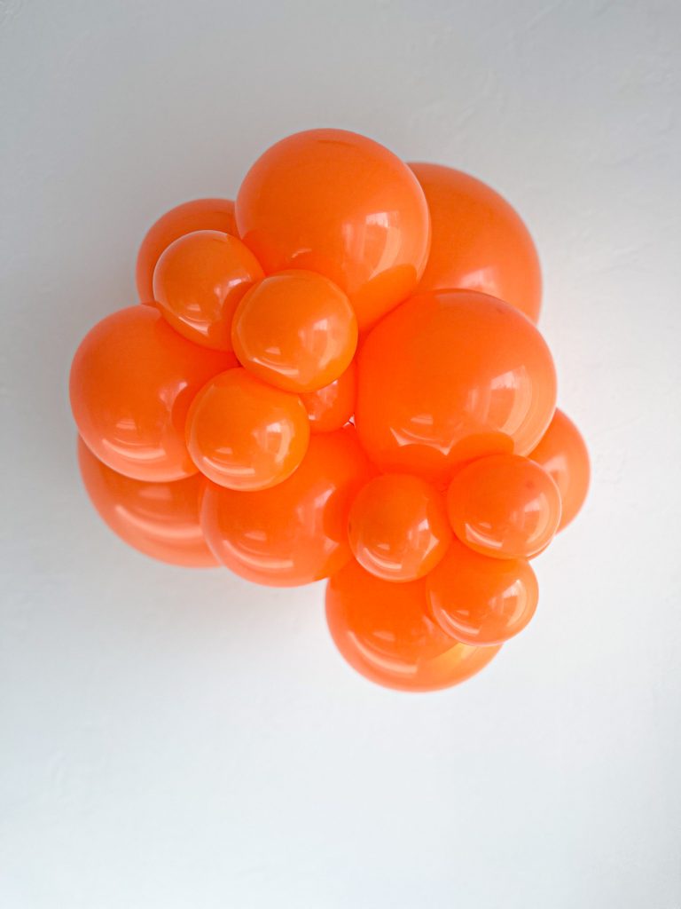 TUFTEX Orange balloons – inflated color cluster