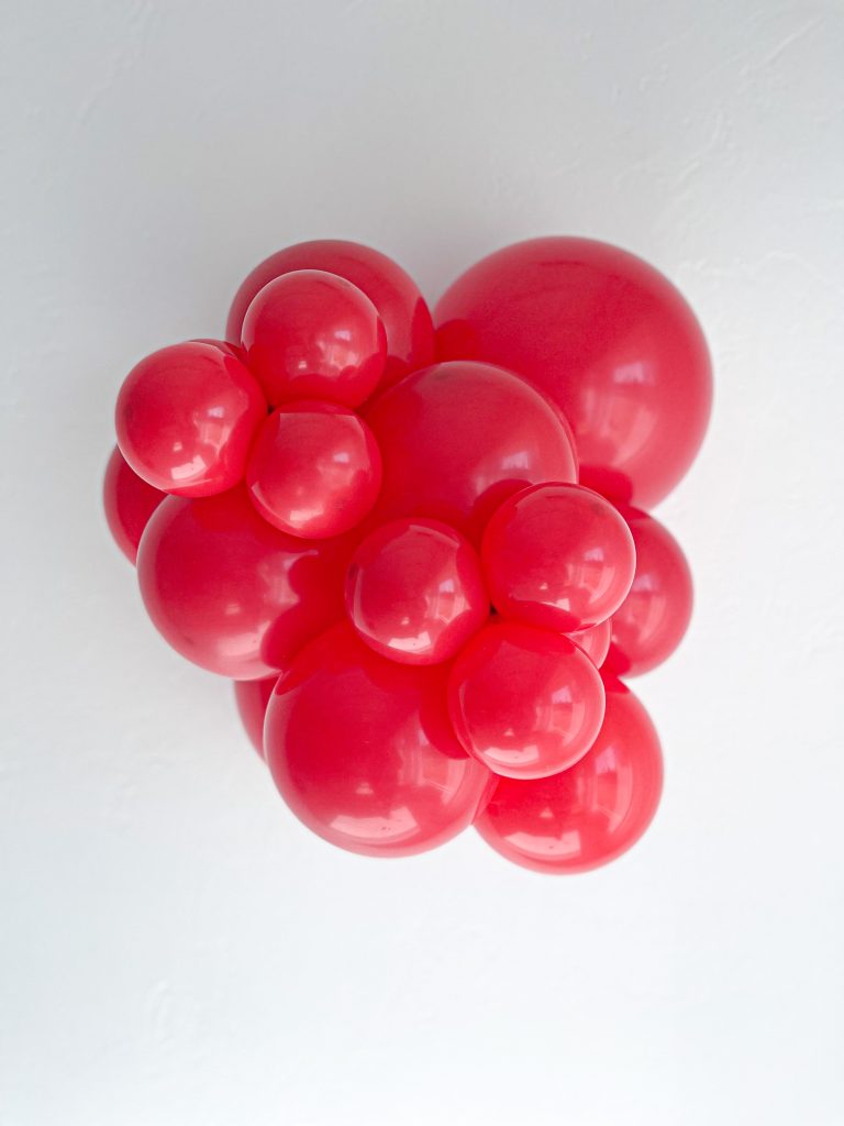 TUFTEX Red balloons – inflated color cluster