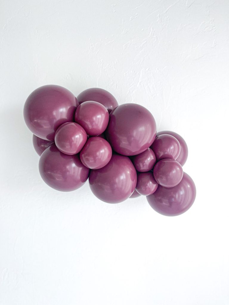 TUFTEX Sangria balloons – inflated color cluster