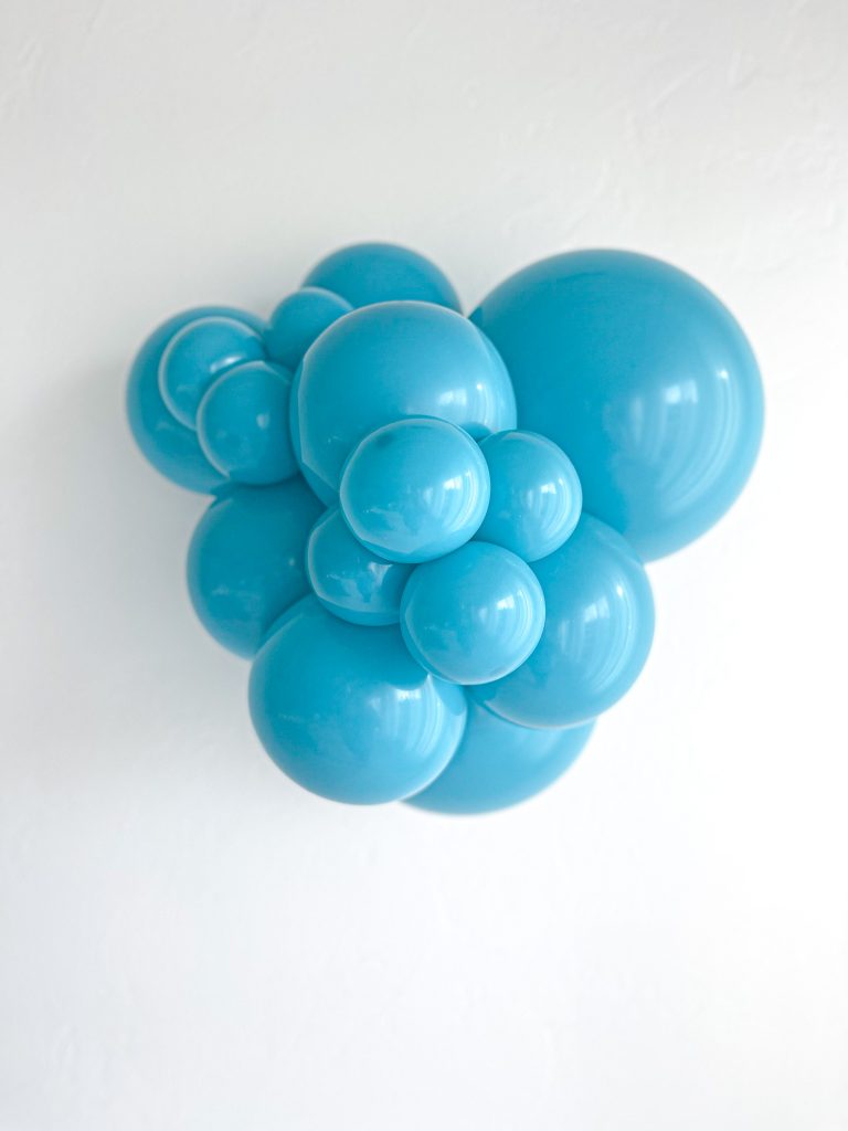 TUFTEX Turquoise balloons – inflated color cluster