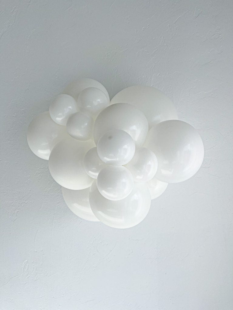 TUFTEX White balloons – inflated color cluster