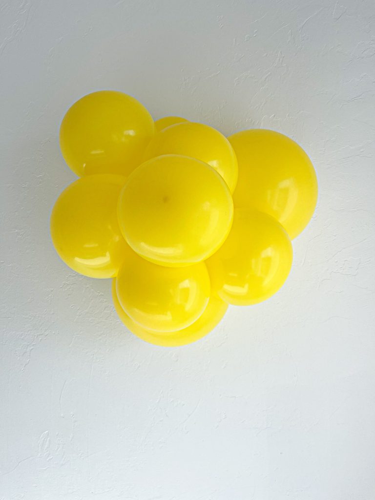 TUFTEX Yellow balloons – inflated color cluster